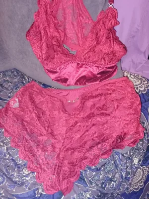 Message b4 cam2cam I wanna help you get your bi curious sexy slut out